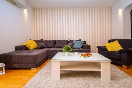 Apartment Villa Bego Heated Pool With Jaccuzzi, Summer Kitchen, Garden