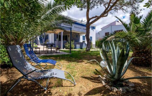 Awesome Apartment In Pag W/ Jacuzzi And 3 Bedrooms