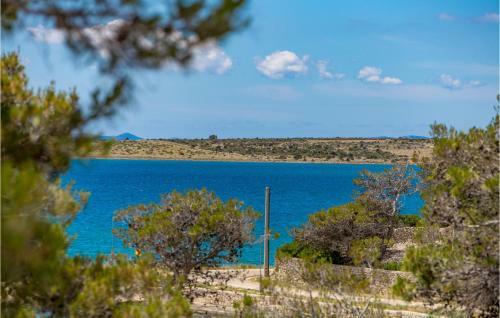 Awesome Apartment In Pag W/ Jacuzzi And 3 Bedrooms