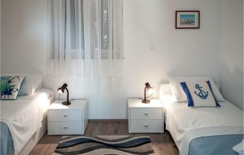 Awesome Apartment In Pag W/ Jacuzzi And 3 Bedrooms