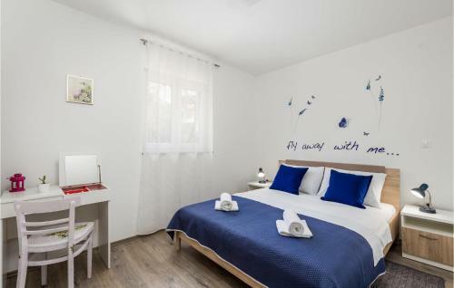 Awesome Apartment In Pag W/ Jacuzzi And 3 Bedrooms