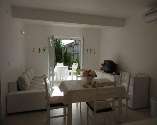 Apartments Mirjana - With Parking
