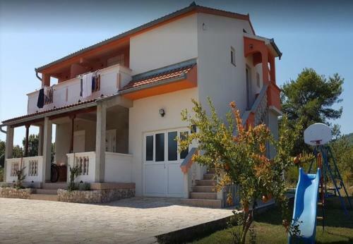 Apartments Den - 100 M From Sea