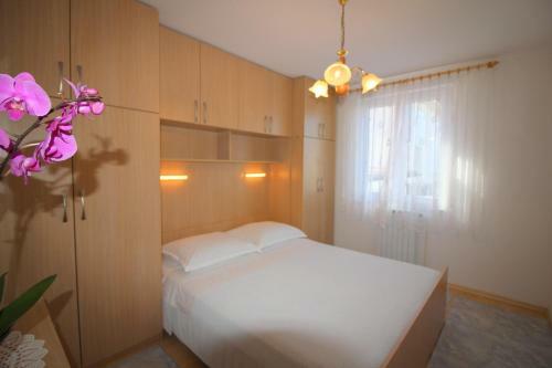 Apartment Leticija Near City Center