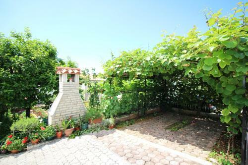 Apartment Leticija Near City Center