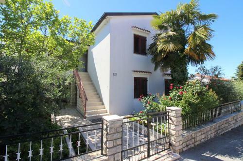 Apartment Leticija Near City Center