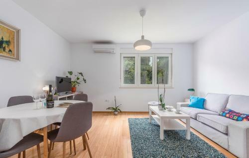 Apartment Orchis With Balcony In The City Center