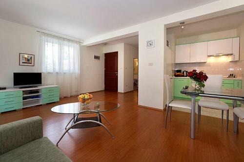 Apartments Veli Maj 1446