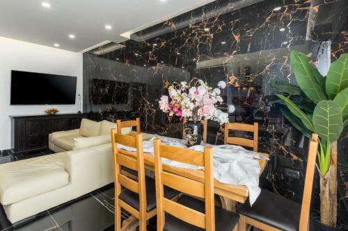 Chic Apartments In Pore? Old Town
