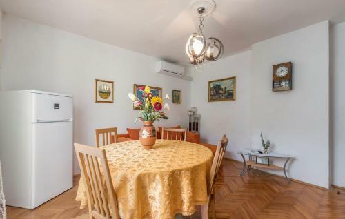 Apartment Ana Brulo Near The Beach