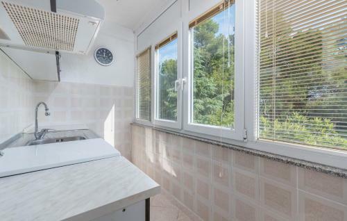 Apartment Ana Brulo Near The Beach