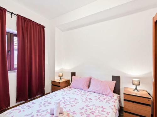 Lovely Holiday Home In Posedarje With Balcony