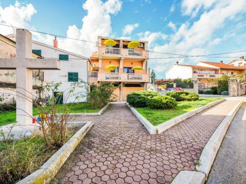 Lovely Holiday Home In Posedarje With Balcony