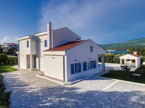 Luxurious Villa In Pridraga With Pool