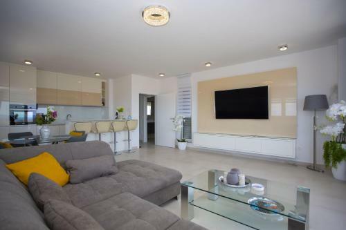 A&d Deluxe Penthouse Apartment Dani