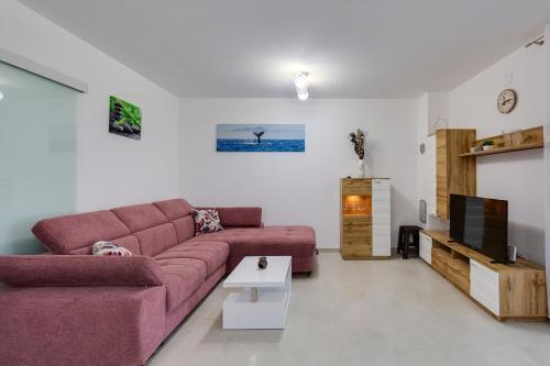 Beachfront 2 Bedroom Villa With Jacuzzy And Private Parking - Sgb2