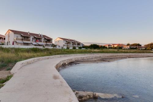 Crowonder Beachfront Garden Villa With Jacuzzi- A1