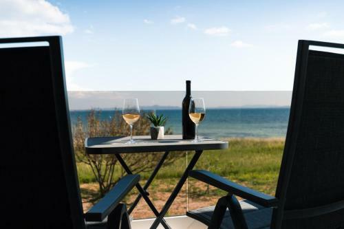 Crowonder Beachfront Reiterer Villa V2