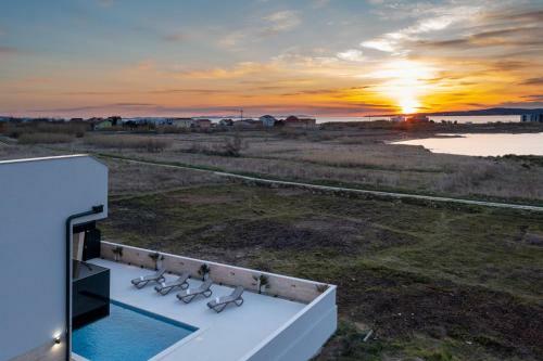 Luxury Beachfront 4 Bedroom Villa With Private Pool****