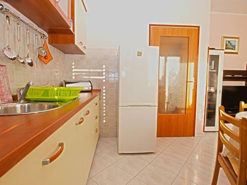 Apartments Nevina 1230