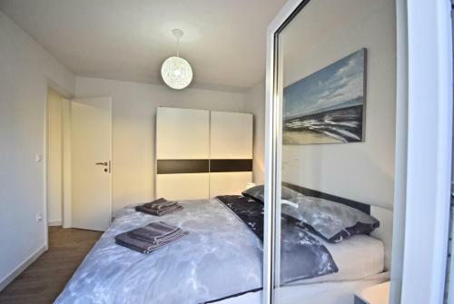 Hostal Apartments Mira