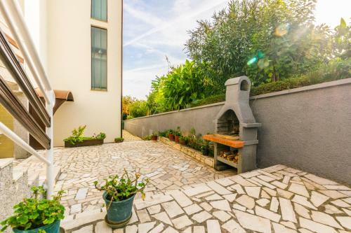 Comfortable Apartment Puh With Built Barbecue In Pula