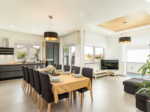 New Modern Villa With Private Pool And Outdoor Kitchen