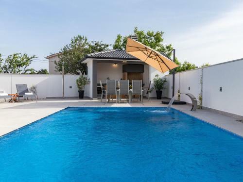 New Modern Villa With Private Pool And Outdoor Kitchen