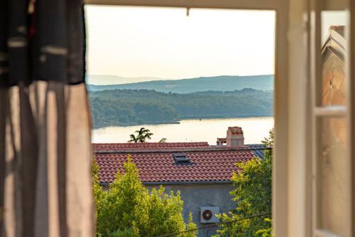 House Rustica With Private Garden And Parking