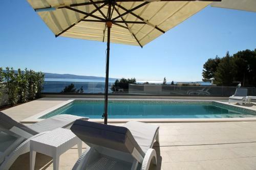 Ravnice Villa Sleeps 8 Pool Air Con Wifi T812194