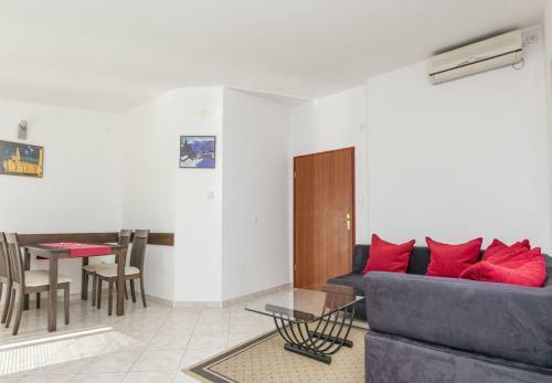 Apartment Ton?i - 100 M From Sea