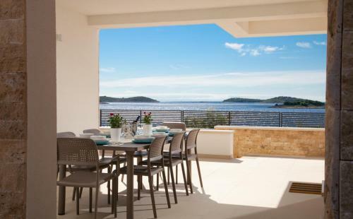 Villa White Marble