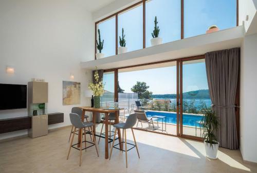 Seafront Luxury Private Villa With Hotel Service