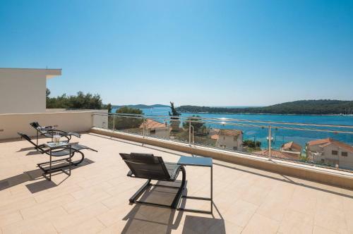 Seafront Luxury Private Villa With Hotel Service