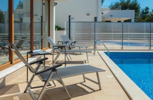 Seafront Luxury Private Villa With Hotel Service