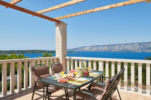 Rudina Villa Sleeps 10 With Pool Air Con And Wifi