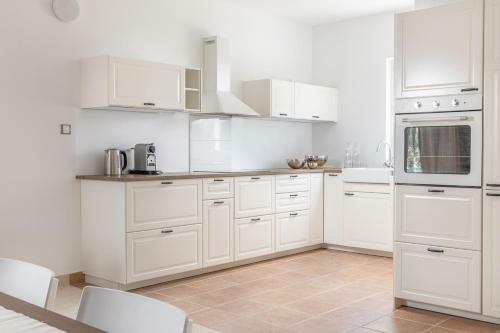 Rudina Villa Sleeps 10 With Pool Air Con And Wifi
