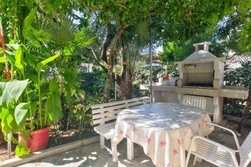 Hostal Gino House With Apartments