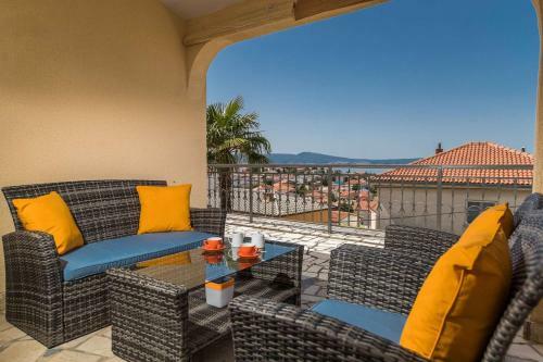 Apartamentos Rebic Selce With Sea View