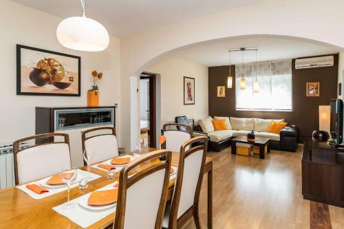 Apartamentos Rebic Selce With Sea View