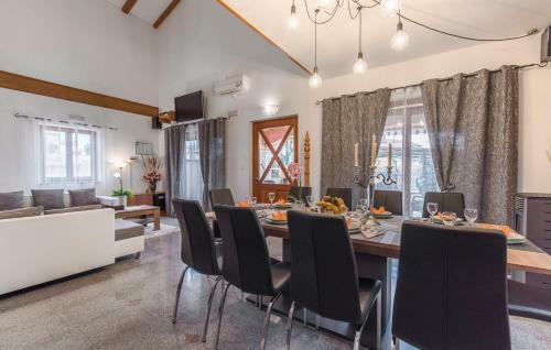 Spacious Villa Perkovic With Private Pool And Jacuzzi