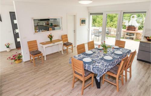 Four-bedroom Holiday Home In Putini