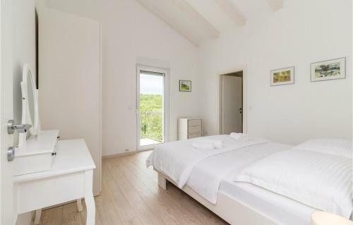 Four-bedroom Holiday Home In Putini