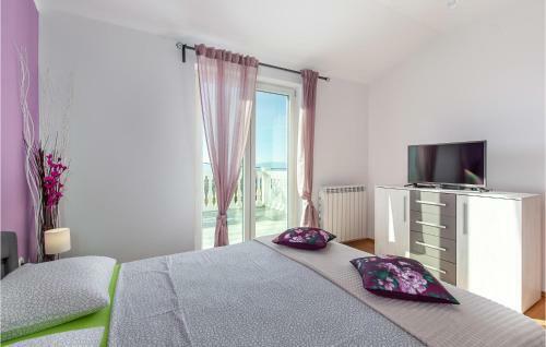 Awesome Home In Smrika W/ Jacuzzi And 3 Bedrooms