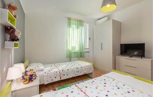 Awesome Home In Smrika W/ Jacuzzi And 3 Bedrooms