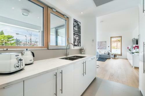 The Majestic Bel Etage Upscale Apartment With Pool