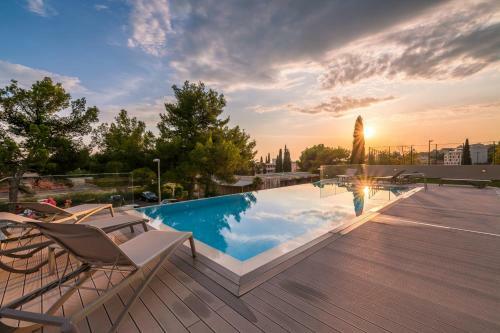 The Majestic Bel Etage Upscale Apartment With Pool