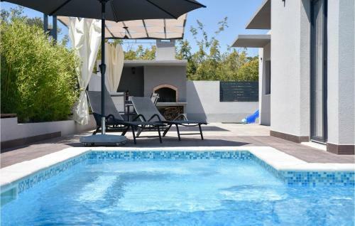 Stunning Home In Split W/ Jacuzzi, Wifi And 4 Bedrooms