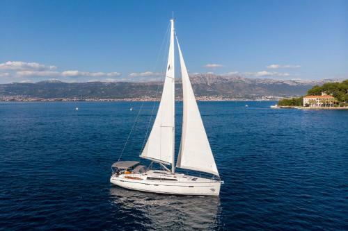Bavaria Cruiser 51- Lui