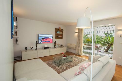 Deluxe Apartment Lea With Large Garden